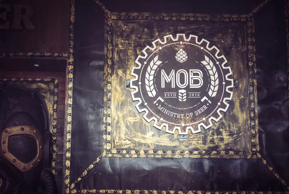 A sign that says mdb on a wall.